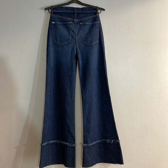 Alice + Olivia Gorgeous High-Rise Wide-Leg Jeans with exaggerated hem - Picture 7 of 9